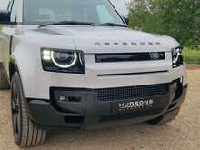 Land Rover Defender 110 P300e X-Dynamic HSE 