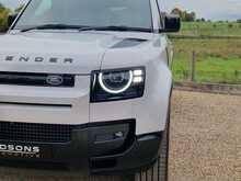 Land Rover Defender 110 P300e X-Dynamic HSE 