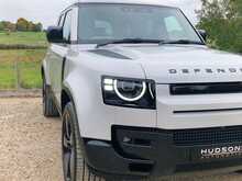 Land Rover Defender 110 P300e X-Dynamic HSE 