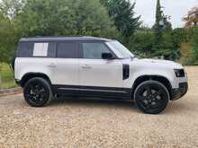 Land Rover Defender 110 P300e X-Dynamic HSE 
