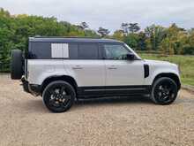 Land Rover Defender 110 P300e X-Dynamic HSE 
