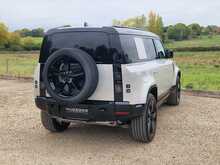 Land Rover Defender 110 P300e X-Dynamic HSE 