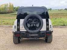 Land Rover Defender 110 P300e X-Dynamic HSE 