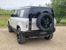 Land Rover Defender 110 P300e X-Dynamic HSE 