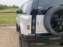 Land Rover Defender 110 P300e X-Dynamic HSE 