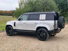 Land Rover Defender 110 P300e X-Dynamic HSE 