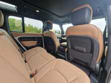 Land Rover Defender 110 P300e X-Dynamic HSE 