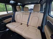 Land Rover Defender 110 P300e X-Dynamic HSE 