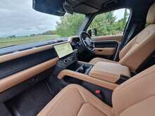 Land Rover Defender 110 P300e X-Dynamic HSE 