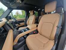Land Rover Defender 110 P300e X-Dynamic HSE 