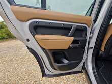 Land Rover Defender 110 P300e X-Dynamic HSE 