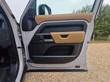 Land Rover Defender 110 P300e X-Dynamic HSE 