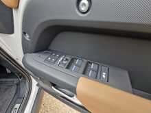 Land Rover Defender 110 P300e X-Dynamic HSE 