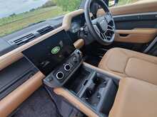 Land Rover Defender 110 P300e X-Dynamic HSE 