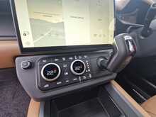 Land Rover Defender 110 P300e X-Dynamic HSE 