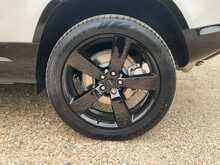 Land Rover Defender 110 P300e X-Dynamic HSE 