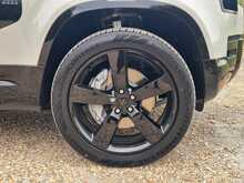 Land Rover Defender 110 P300e X-Dynamic HSE 
