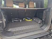 Land Rover Defender 110 P300e X-Dynamic HSE 