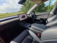 Tesla Model Y Long Range 