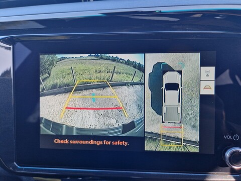 Invincible X 4WD D-4D-h Dcb 2.8 4dr Pick up Automatic Diesel Hybrid