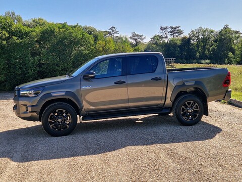 Invincible X 4WD D-4D-h Dcb 2.8 4dr Pick up Automatic Diesel Hybrid