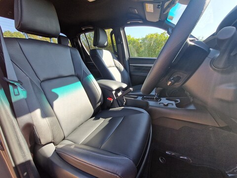 Invincible X 4WD D-4D-h Dcb 2.8 4dr Pick up Automatic Diesel Hybrid