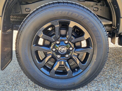 Invincible X 4WD D-4D-h Dcb 2.8 4dr Pick up Automatic Diesel Hybrid