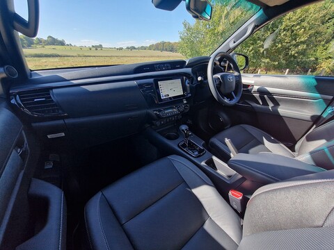 Invincible X 4WD D-4D-h Dcb 2.8 4dr Pick up Automatic Diesel Hybrid