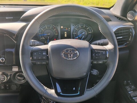 Invincible X 4WD D-4D-h Dcb 2.8 4dr Pick up Automatic Diesel Hybrid