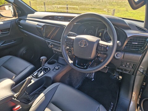 Invincible X 4WD D-4D-h Dcb 2.8 4dr Pick up Automatic Diesel Hybrid