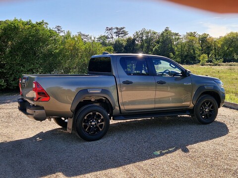 Invincible X 4WD D-4D-h Dcb 2.8 4dr Pick up Automatic Diesel Hybrid