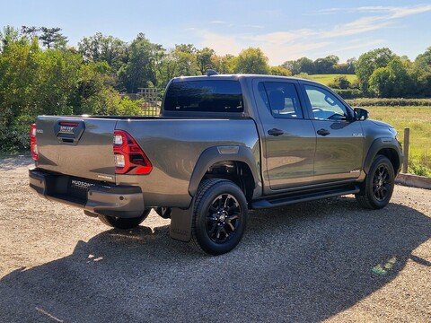 Invincible X 4WD D-4D-h Dcb 2.8 4dr Pick up Automatic Diesel Hybrid