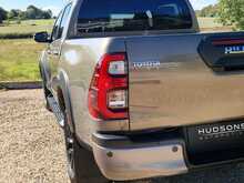 Toyota Hilux Invincible X 4WD D-4D-h Dcb 