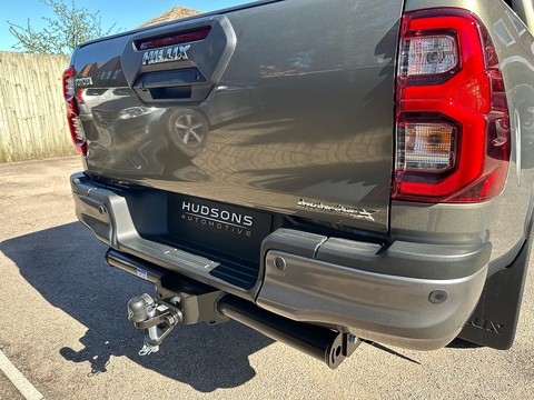 Invincible X 4WD D-4D-h Dcb 2.8 4dr Pick up Automatic Diesel Hybrid
