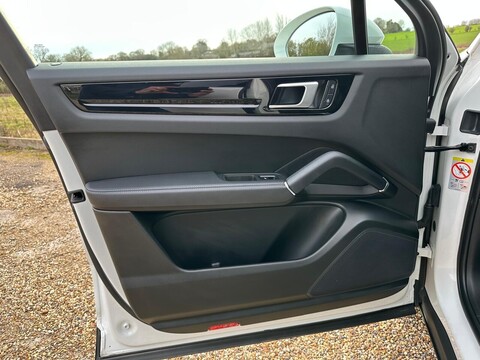 3.0 V6 E-Hybrid 17.9kWh SUV 5dr Petrol Plug-in Hybrid TiptronicS 4WD Euro 6 (s/s) (3.6kW Charger) (462 ps)