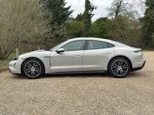 Porsche Taycan Performance 