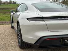 Porsche Taycan Performance 