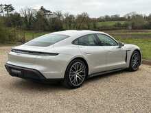 Porsche Taycan Performance 