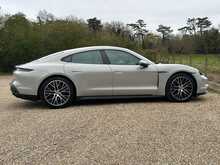 Porsche Taycan Performance 
