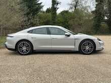 Porsche Taycan Performance 