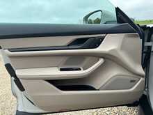 Porsche Taycan Performance 