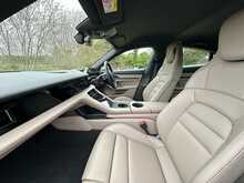 Porsche Taycan Performance 