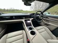 Porsche Taycan Performance 