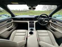 Porsche Taycan Performance 