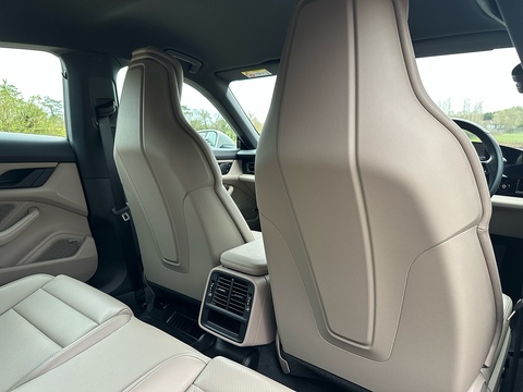 Performance 0.0 4dr Saloon Automatic Electric