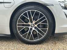 Porsche Taycan Performance 