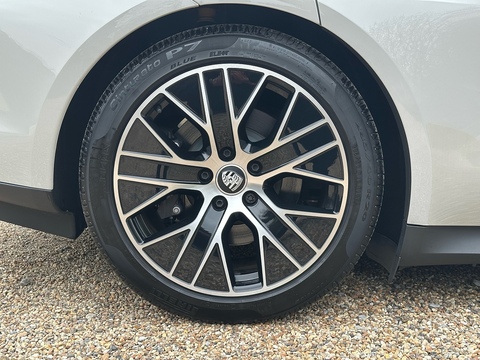 Performance 0.0 4dr Saloon Automatic Electric