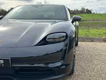 Porsche Taycan Performance 