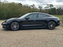 Porsche Taycan Performance 
