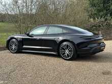 Porsche Taycan Performance 